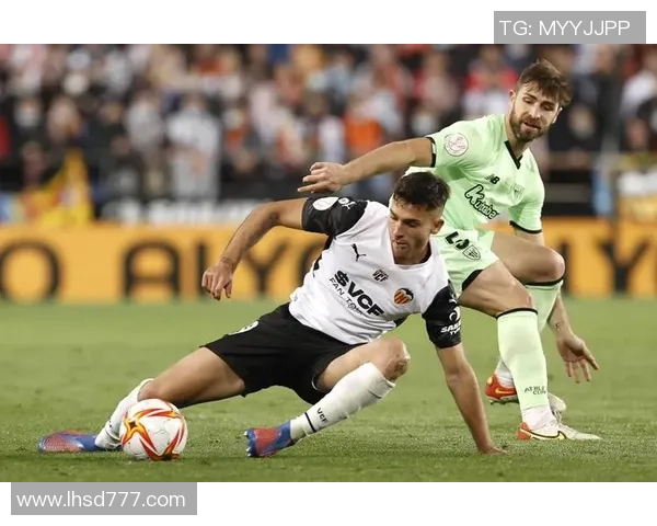 西甲焦点战皇马大胜拜仁引发争议判罚全场沸腾